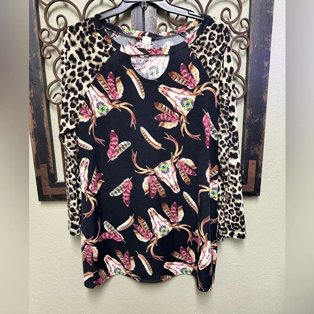 Lilypad long sleeve key hole cheetah/cowskull print tunic top